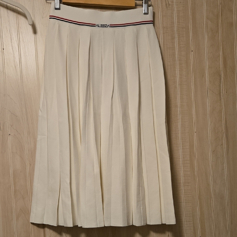 Aleeza Paris White Knit Pleated Tennis Skirt With Aleeza Strip